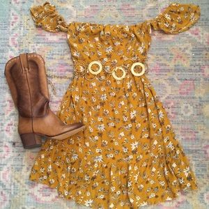 Adorable sun dress! Never worn.